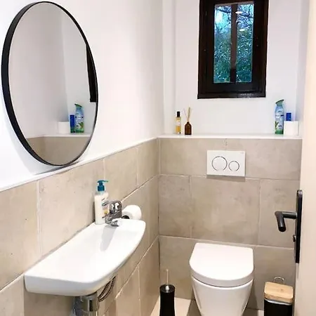 Spacieux ,lumineux ,proche Des , Piscine Apartment *