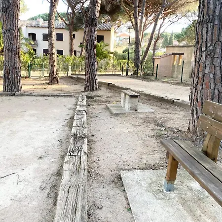 Spacieux ,lumineux ,proche Des , Piscine