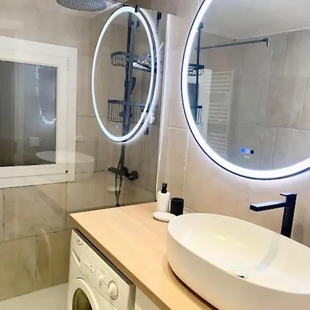 Spacieux ,lumineux ,proche Des , Piscine Apartment